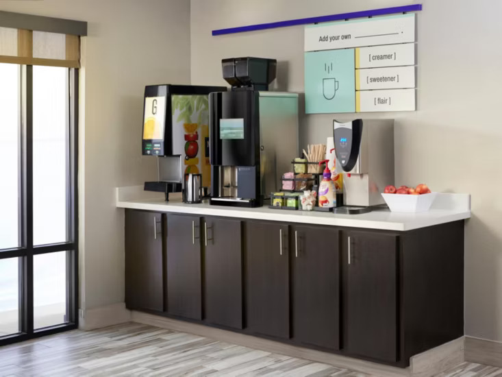Bar & Lounge Area